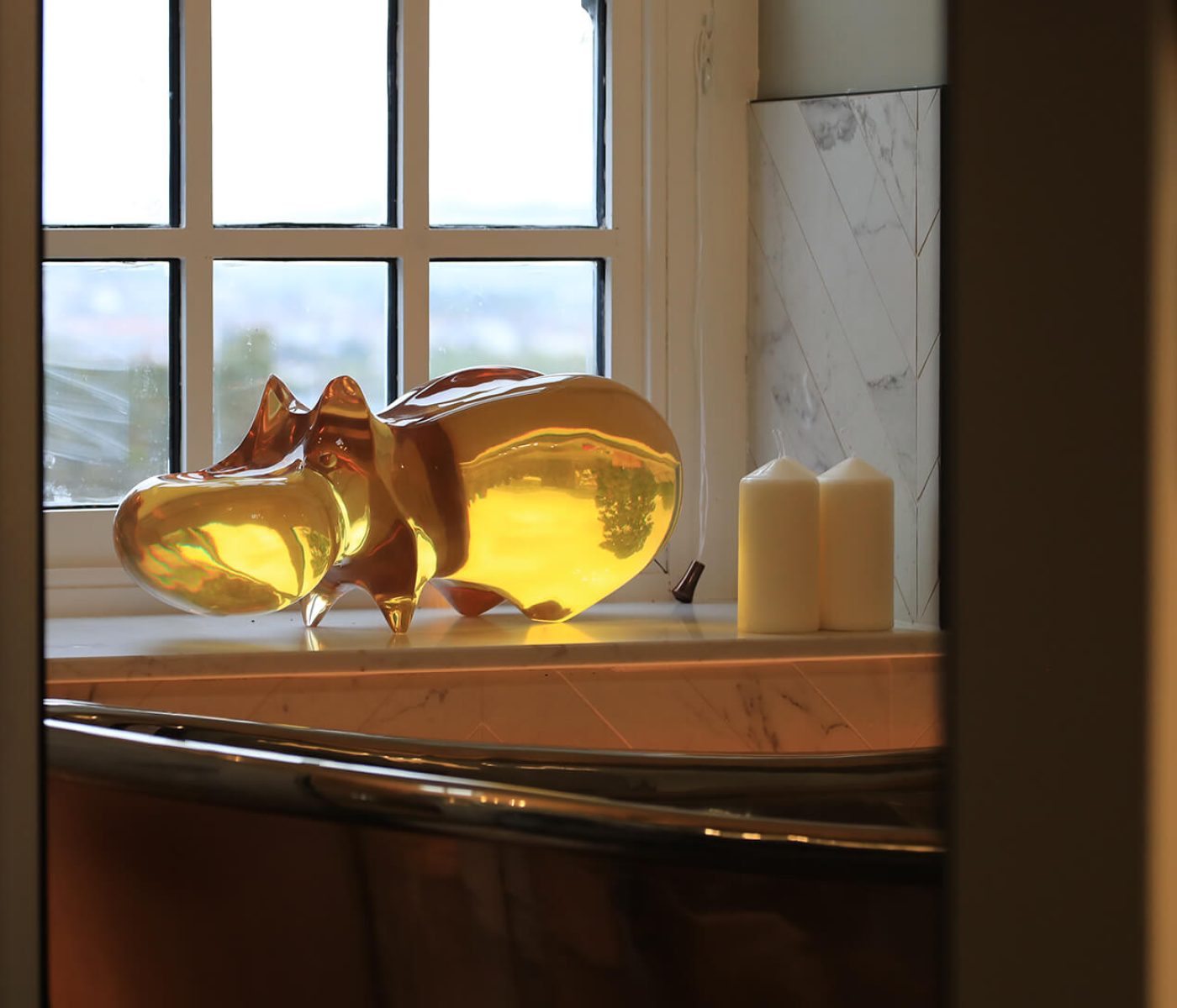 cottage-bathroom-hippo